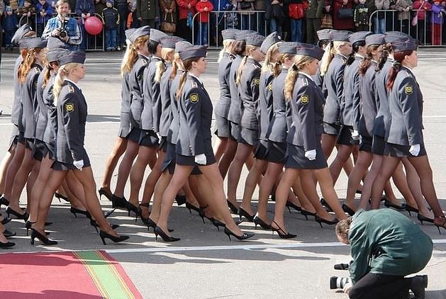 ウクライナ軍の女性